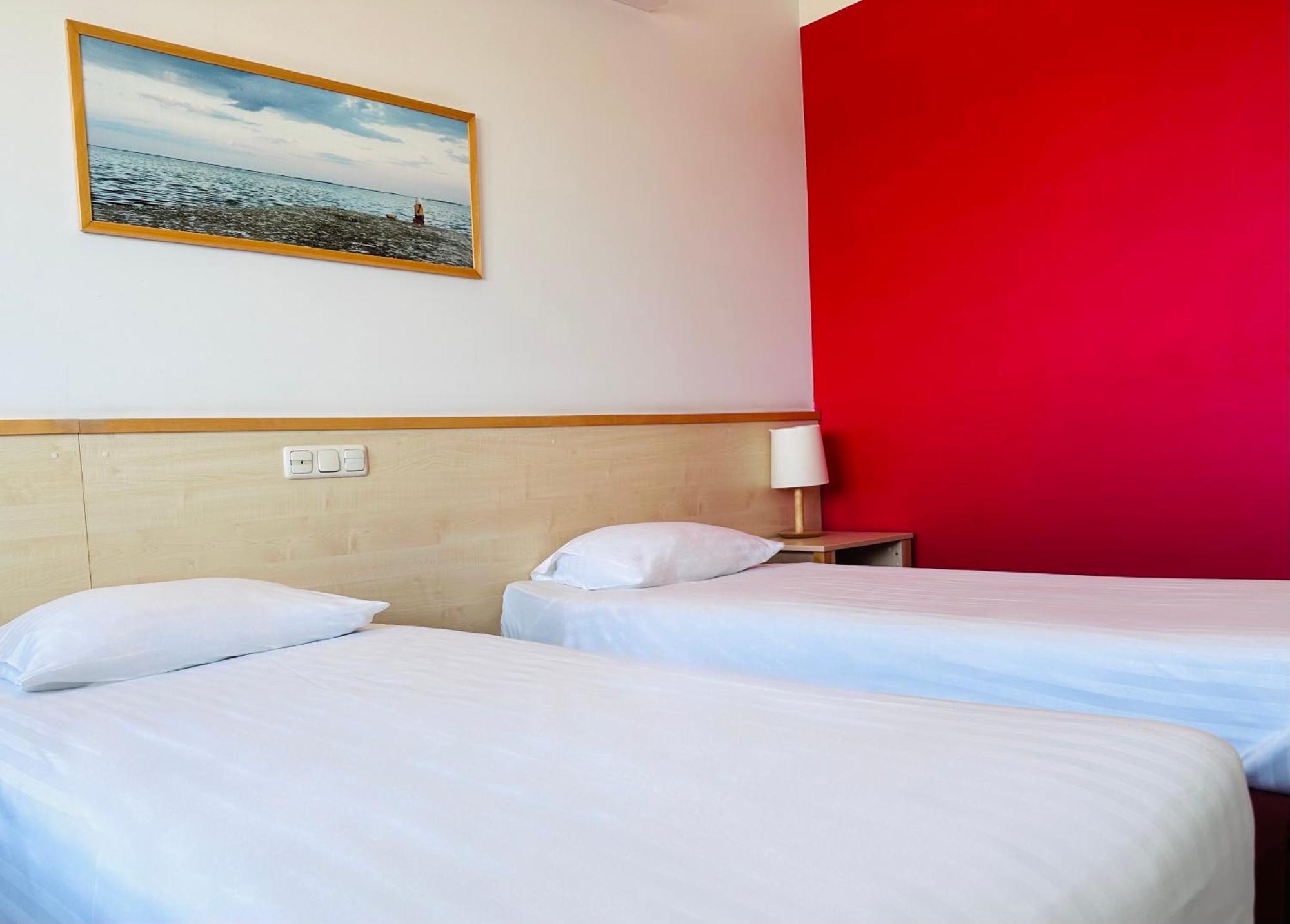 Green Park Hotel ไคลเพดา ภายนอก รูปภาพ